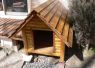 鋭角的な屋根で山小屋のような雰囲気のログタイプの犬小屋です。 鋭角的な屋根のお洒落な犬小屋(ログタイプカット)